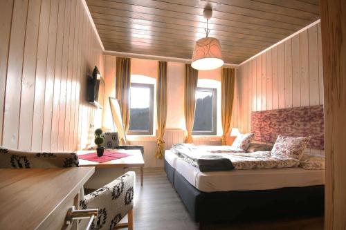 a bedroom with a bed and a table and chairs at Almliesl Gruppenhaus PUCH-625 in Puchenstuben