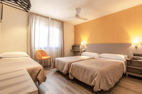 A bed or beds in a room at Hotel Zeus
