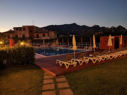 Bazén v ubytování Residence Villa Giardini nebo v jeho okolí