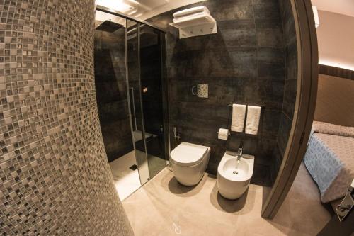 A bathroom at Hotel Kuma