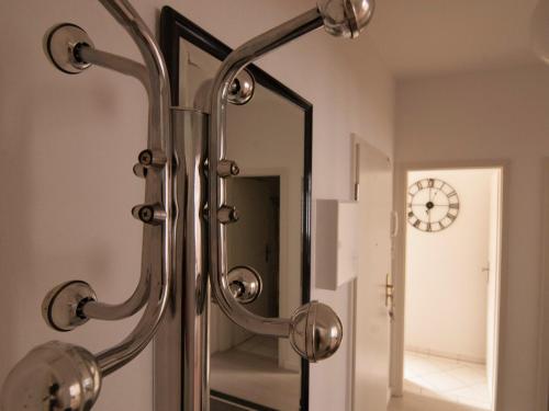 Et badeværelse på BAUHAUS Design-Luxus Apartment, 20er Jahre Stil, Garten