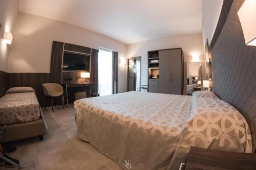 Ένα ή περισσότερα κρεβάτια σε δωμάτιο στο Hotel Kuma
