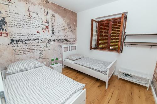 Кровать или кровати в номере Dalomar Apartment