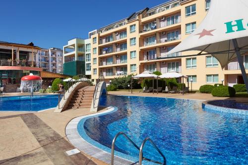 Piscina a Pollo Resort o a prop