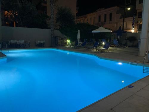 Het zwembad bij of vlak bij Jason Hotel Apartments