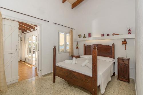 A bed or beds in a room at Villa Es Mirador de ses Altines
