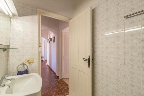 A bathroom at Villa Es Mirador de ses Altines