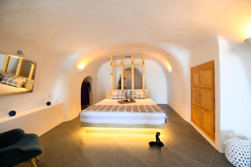 Ένα ή περισσότερα κρεβάτια σε δωμάτιο στο Luxe Efis Home Sea View 4 Villas & 4 Prive Jacuzzi