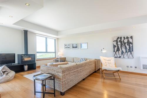 a living room with a couch and a tv at Casas da Pescaria A in Nazaré