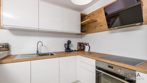 
A kitchen or kitchenette at Rona apartment Denis
