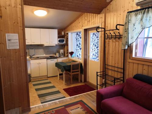 Η κουζίνα ή μικρή κουζίνα στο Hostel Mansikka