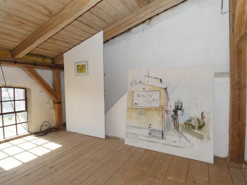 an empty room with a painting on the wall at Schlosshotel Gross Koethel in Hohen Demzin