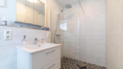 Ένα μπάνιο στο Ferienhaus Deichstraße 8