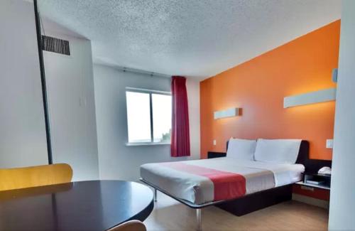 a hotel room with a bed and a table at Motel 6 Fort Worth, Tx - Stockyards in Fort Worth