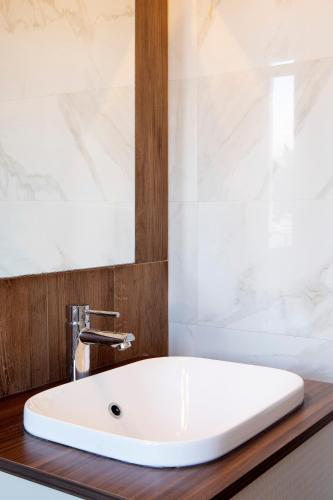 a white bath tub in a bathroom with a sink at Residenza Cappelli - Case Vacanze in San Demetrio neʼ Vestini