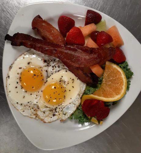 Jídlo v hotelu nebo okolí