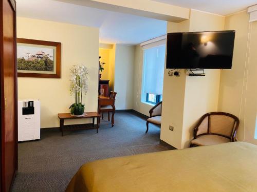 
a hotel room with a television and a bed at Hotel Continental Lima in Lima
