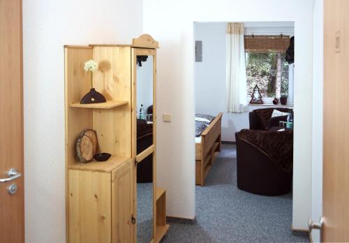 Кровать или кровати в номере Erzgebirgshotel Misnia Bärenfels
