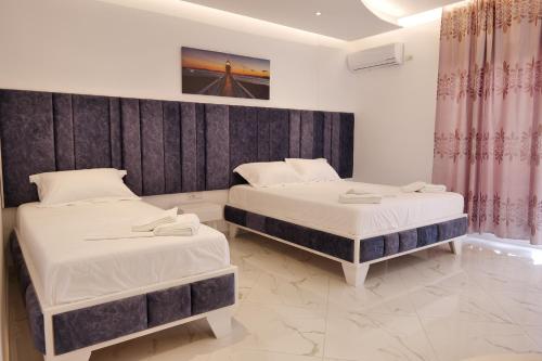 Кровать или кровати в номере Lumi Hotel