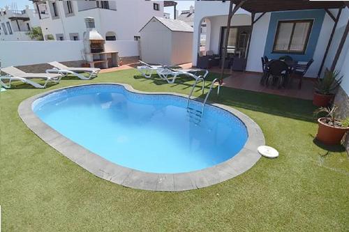 Villa Blue with Private Pool, BBQ, Wifi - suitable for Families by Holidays Home