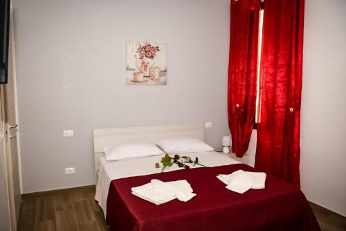 A bed or beds in a room at La casa dei Fiori