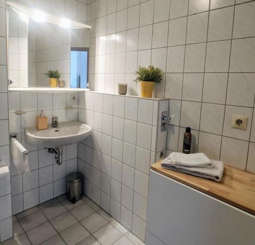 Salle de bains dans l'établissement Über den Dächern von Kirchheim, Modernes Apartment