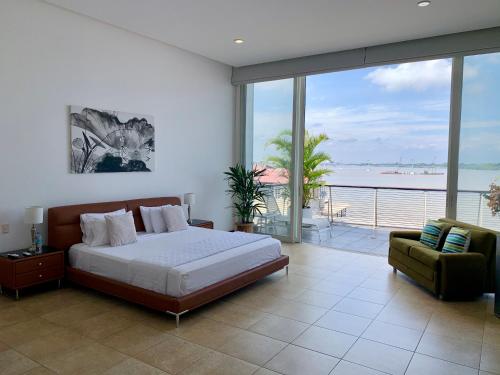 a bedroom with a bed and a view of the ocean at Casa Las Peñas Siglo XXI B&B in Guayaquil