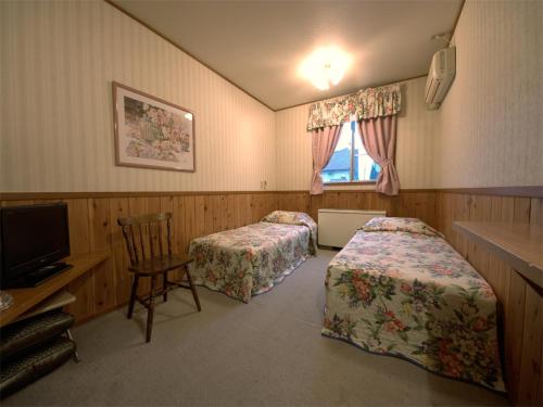 En eller flere senge i et værelse på Allumeur