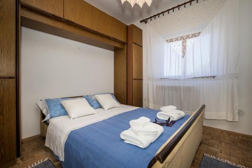 מיטה או מיטות בחדר ב-Mirni kutak