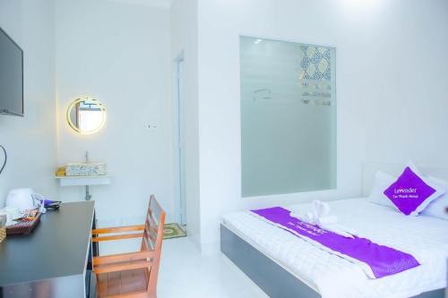 En eller flere senge i et værelse på Lavender Tan Thanh Hotel mini resort