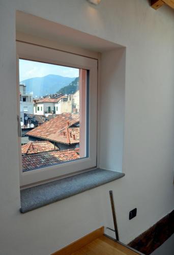 a window in a room with a view at Il Vicolo in Como