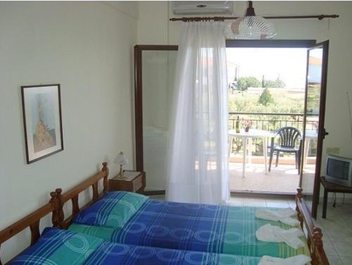 Postel nebo postele na pokoji v ubytování Yianna Studios & Apartments
