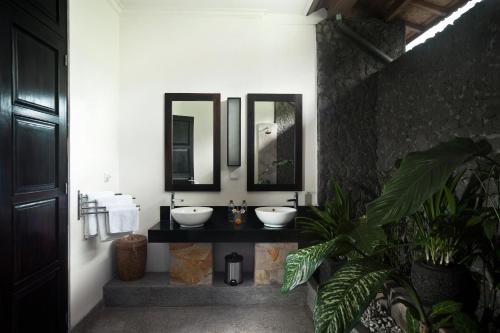 Ванна кімната в Villa Teman