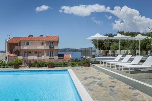 The swimming pool at or close to Panorama Fanari studios and apartments