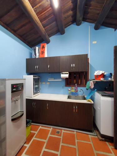Una cocina o cocineta en 歇會兒民宿典藏館