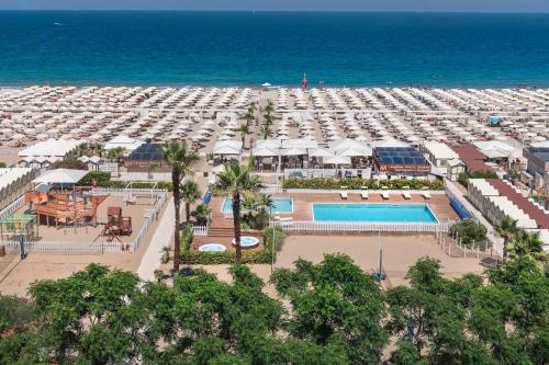 Bazén v ubytování Hotel Lungomare nebo v jeho okolí