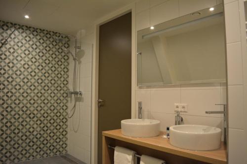Phòng tắm tại Fletcher Strandhotel Haamstede