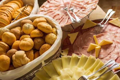 Eten bij of ergens in de buurt van het hotel

