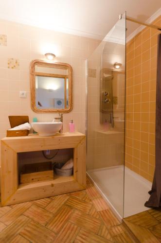 a bathroom with a sink and a shower at Casa da Torre in Minas de São Domingos