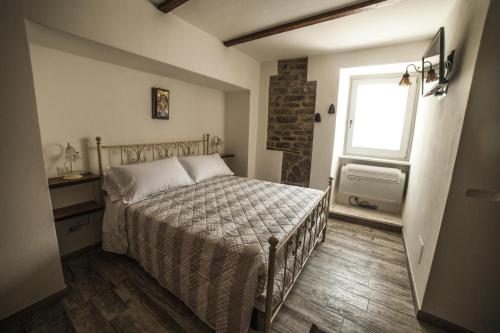 Ένα ή περισσότερα κρεβάτια σε δωμάτιο στο Casetta del Mastro