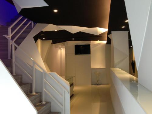 a staircase in a room with white and black ceilings at 澎湖寶島時尚別館 Bao Dao B&B in Hui-min-erh-ts'un