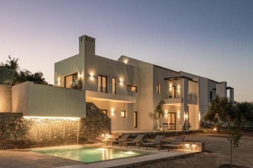 Bazén v ubytování Arbora Olea Luxury Resort nebo v jeho okolí
