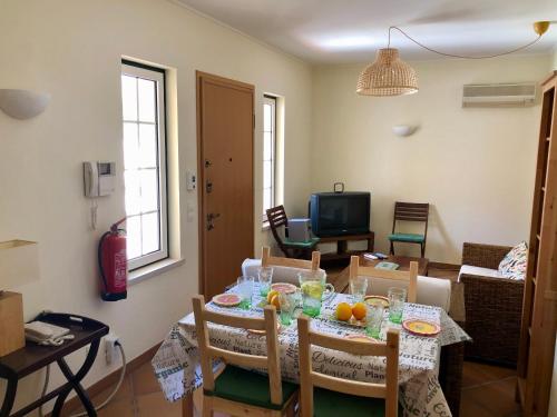 a living room with a table with fruit on it at Villa Sal - Spacious, private Apartment in a Villa with pool in Alcácer do Sal