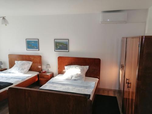 a room with two beds in a room at Holiday Home Peruski in Peruški