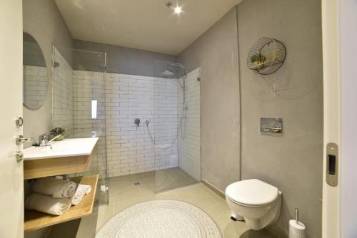 a bathroom with a shower and a toilet and a sink at My Jerusalem View in Jerusalem