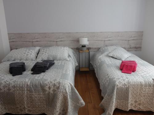 Ένα ή περισσότερα κρεβάτια σε δωμάτιο στο Home Bigarreaux