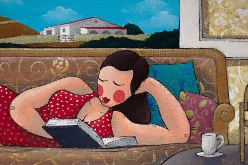 una pintura de una mujer leyendo un libro en un sofá en Mon restaurant & fonda, en Ciutadella