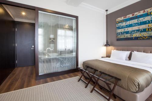 a bedroom with a bed and a large window at Quentin XL Potsdamer Platz in Berlin