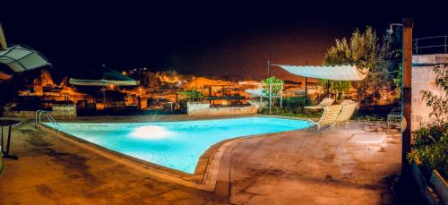 La alberca dentro o cerca de Kelebek Special Cave Hotel & Spa