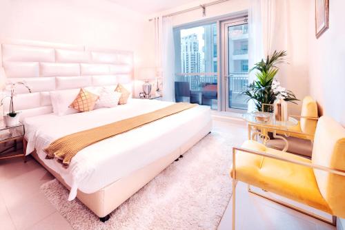 Кровать или кровати в номере Elite Royal Apartment - Onyx